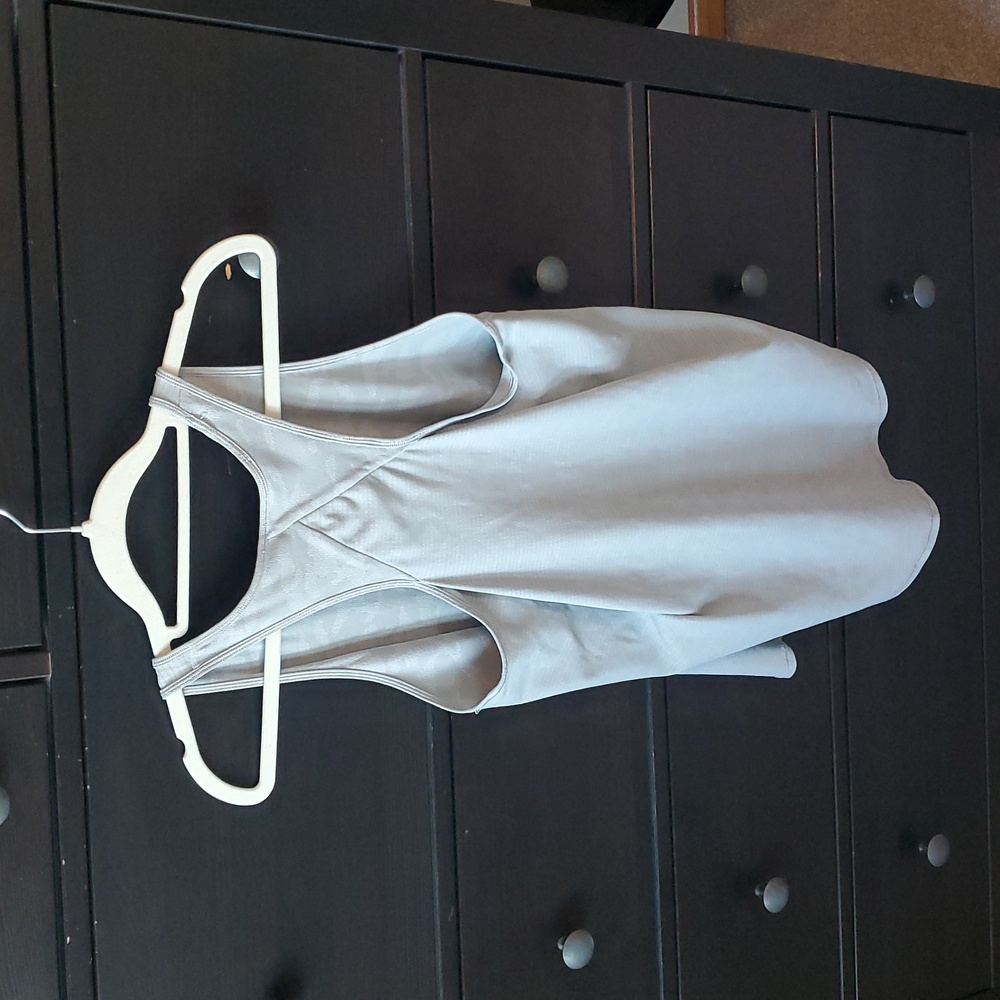 Lululemon Essential Tank - Picture 4 of 7